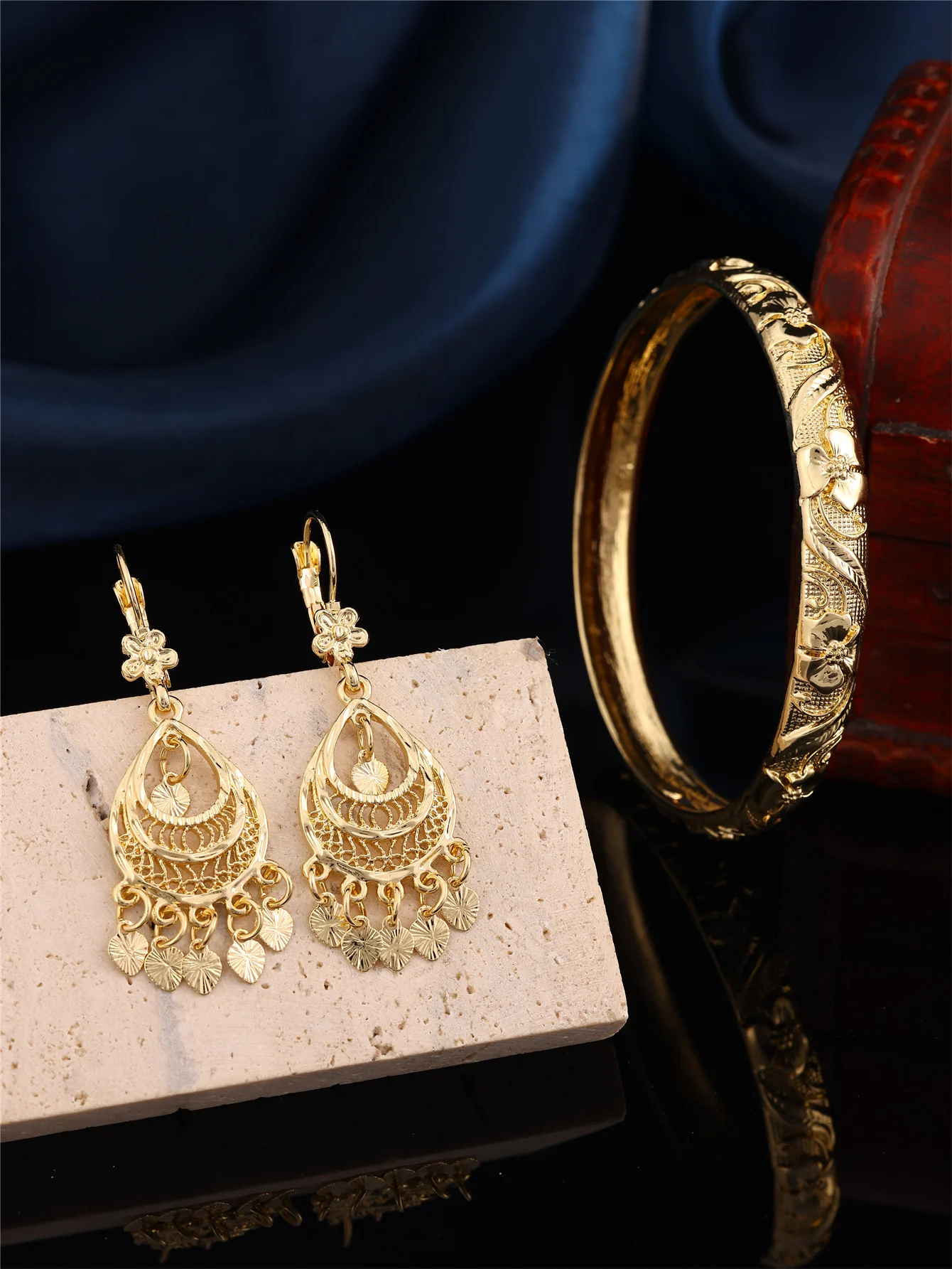 

1 комплект модного женского ожерелья, серег и браслета в стиле ретро, комплект украшений, полая резьба, свадебные украшения для невесты