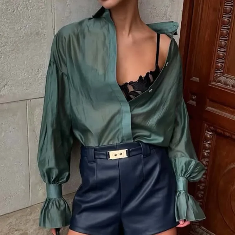 

Elegant Solid Color Flare Sleeve Commuter Top 2025 New Autumn Temperament Women Shirt Casual Collar Single Breasted Thin T-shirt