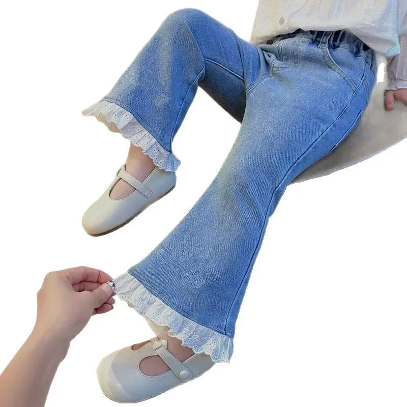 Modische Kinderjeans: Neue Stretch-Schlaghosen für Mädchen – Elastische Marken-Jeans mit Spitze für mittlere und große Kinder