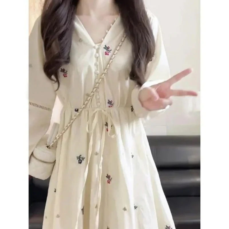 French Design Sense Niche High-end Simple Long Sleeved Floral Dress Women Autumn New V-neck Print Button Bow Drawstring Dresses