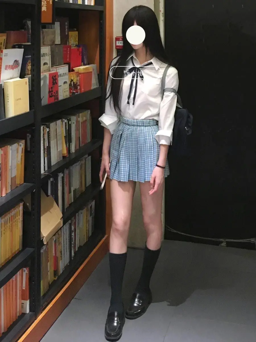 Letnia, czysta biel, koszula w stylu JK, dopasowana w talii, wyszczuplająca sylwetkę, damska, japoński styl preppy, krótkie rękawy, JJ252