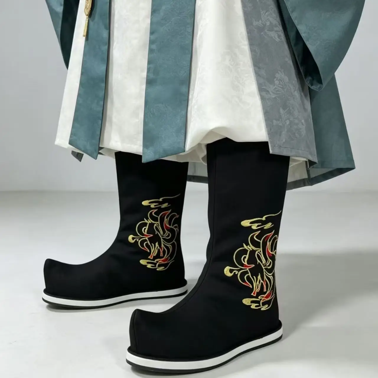Unisex Hanfu Boots Ancient Chinese Ming Dynasty Style Cosplay Stage Performance Cultural Asian Costume Shoes for Halloween Event