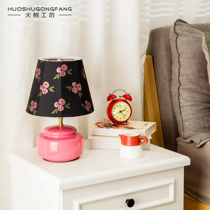 

Американская скандинавская современная девушка в стиле, медная керамическая декоративная настольная лампа для спальни, прикроватная тумбочка для гостиной, настольная лампа