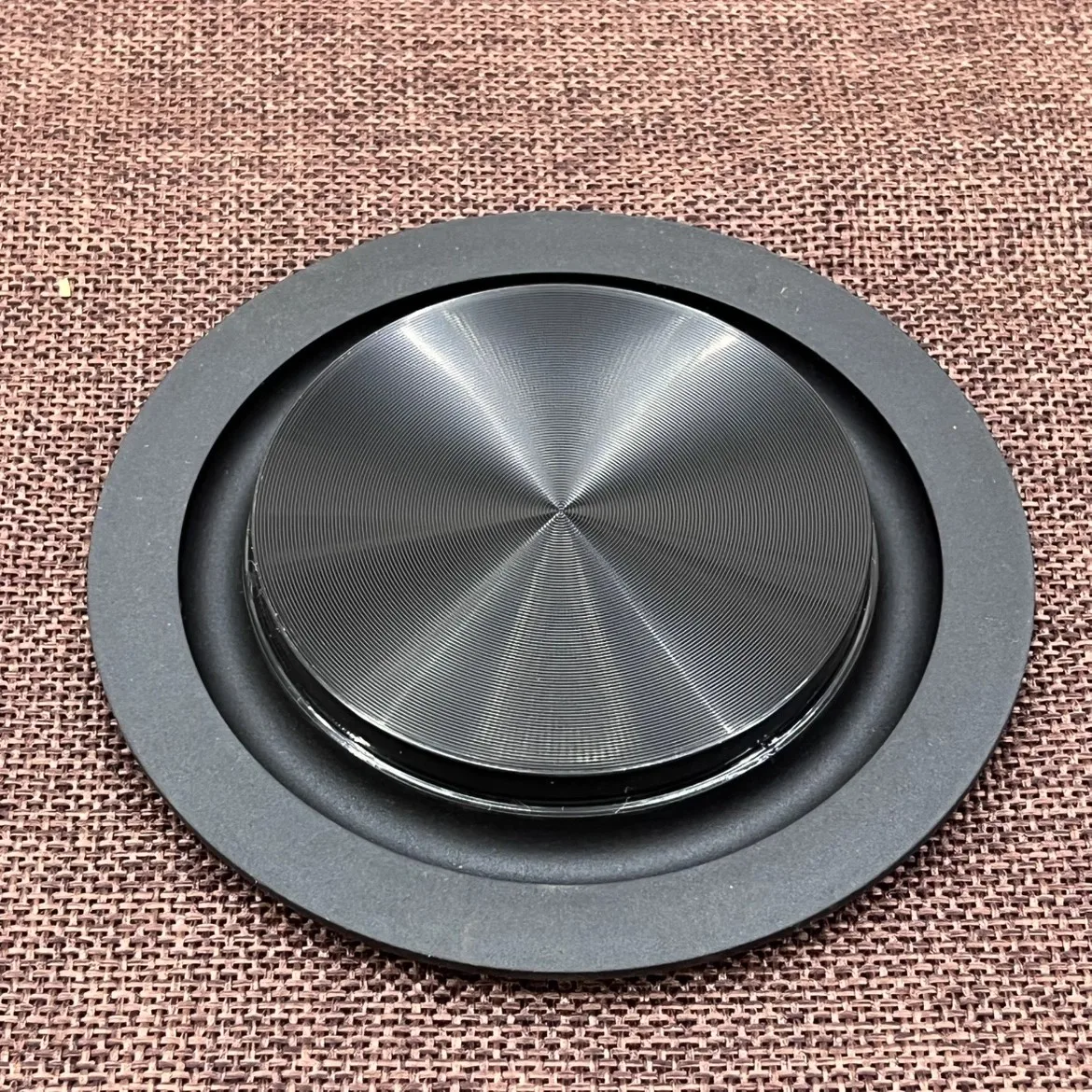 

Пассивный излучатель GHXAMP для 4-дюймового сабвуфера Harman - конус с CD-образным рисунком (диаметр 10,1 см), стальная противовесная пластина, 2 шт.