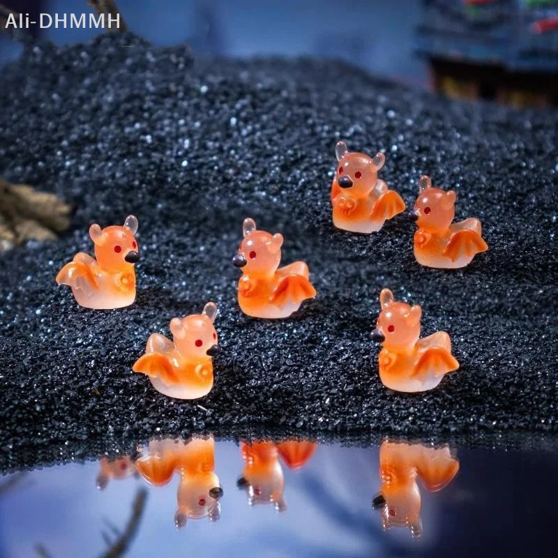 Mini Glow In Dark Bat Resin Figurines Cute Scratch Resistant Small Decor for Halloween Fairy Garden Patio Window Sill Ornament