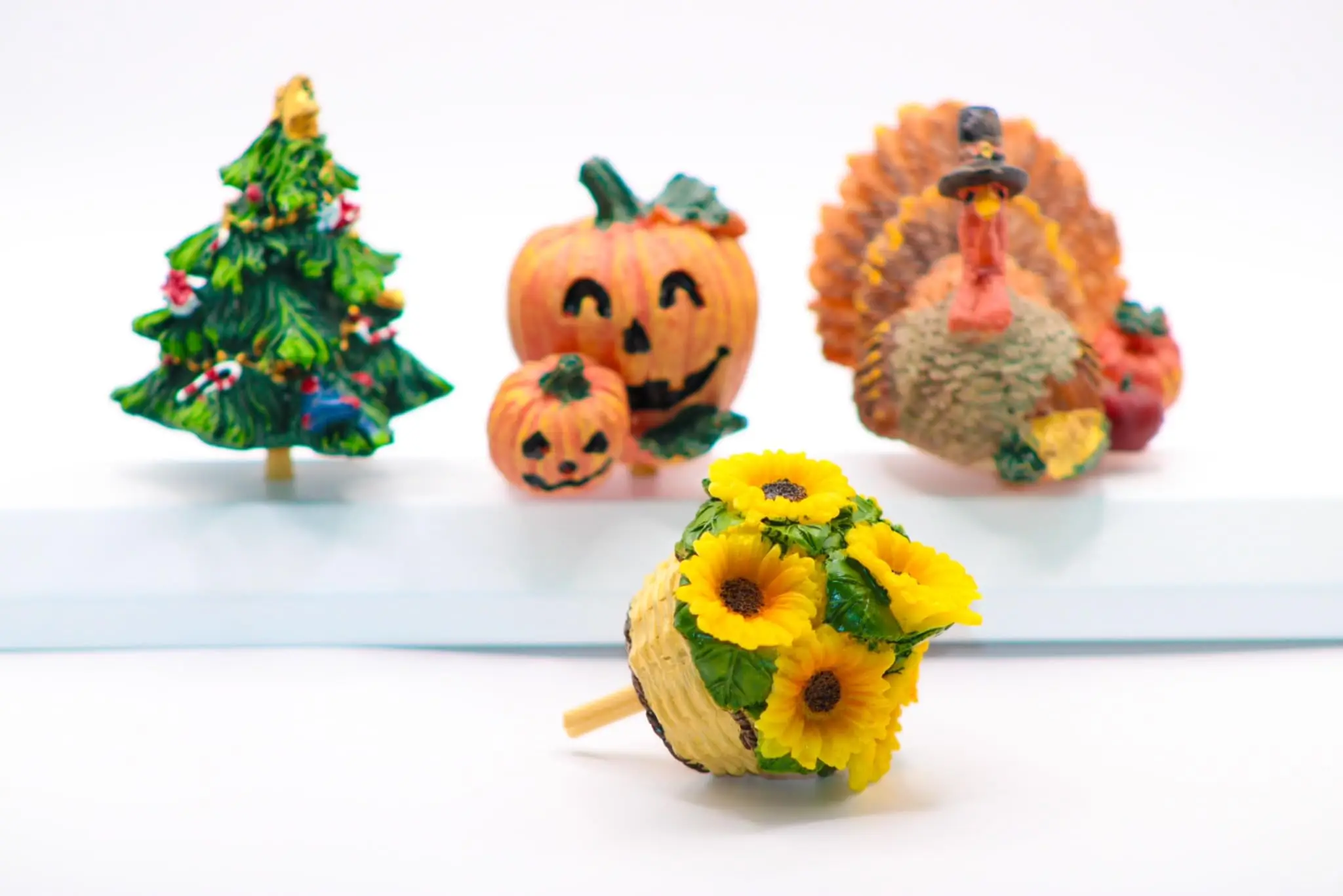 

Seasonal Paper Towel Holder Tops - Halloween Pumpkin, Thanksgiving Turkey, Christmas Tree, Summer Sunflower