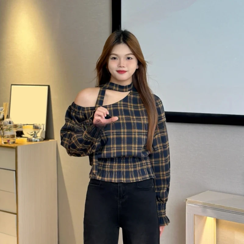 2025 Otoño e Invierno nueva camisa de manga larga con hombros oblicuos irregulares Top de cintura a cuadros Retro para mujer