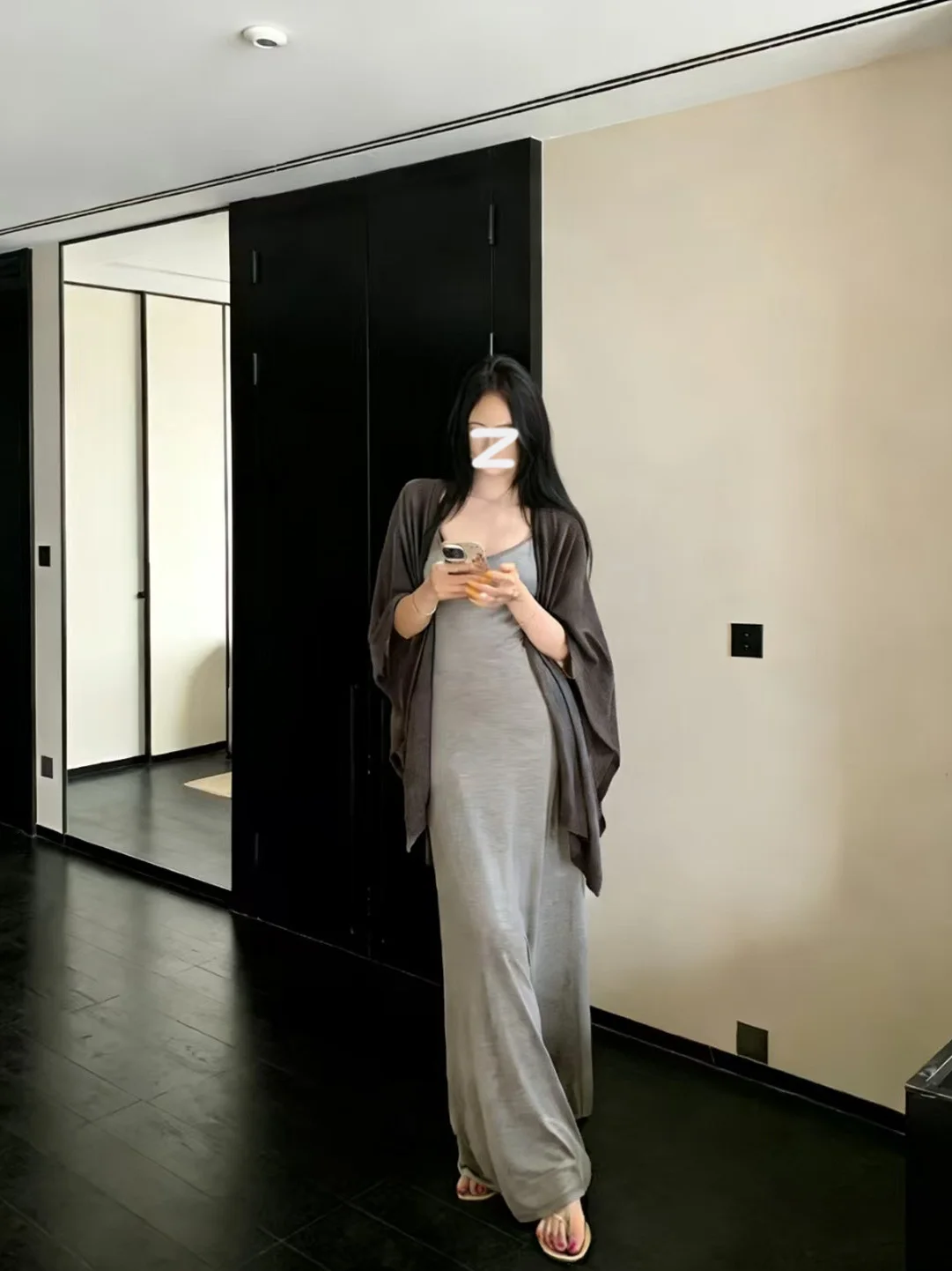 

Casual Grey Strap Dress Women's Spring New Loose Feelings Set with Brown Shawl Fashionable Leisure Style High Waist Regular Fit