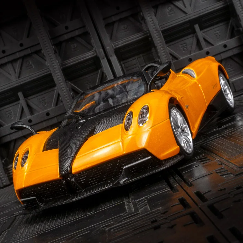 

CCA 1:24 Pagani alloy car model doors and trunk can be opened has simulated sound and lighting functions rich details,