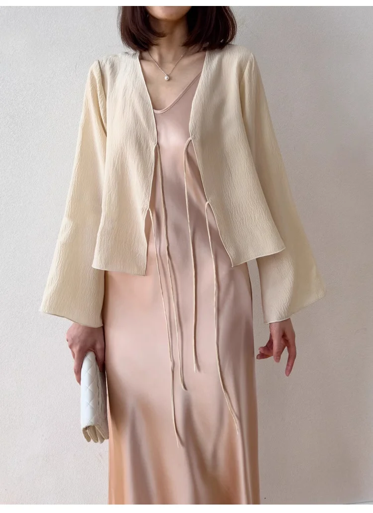 Sukienka Birdtree Summer 21MM, 100% jedwab, damska, gładka satyna, bez rękawów, dekolt w serek, krój asymetryczny, jednolity kolor, nowość 2025 D56425JF