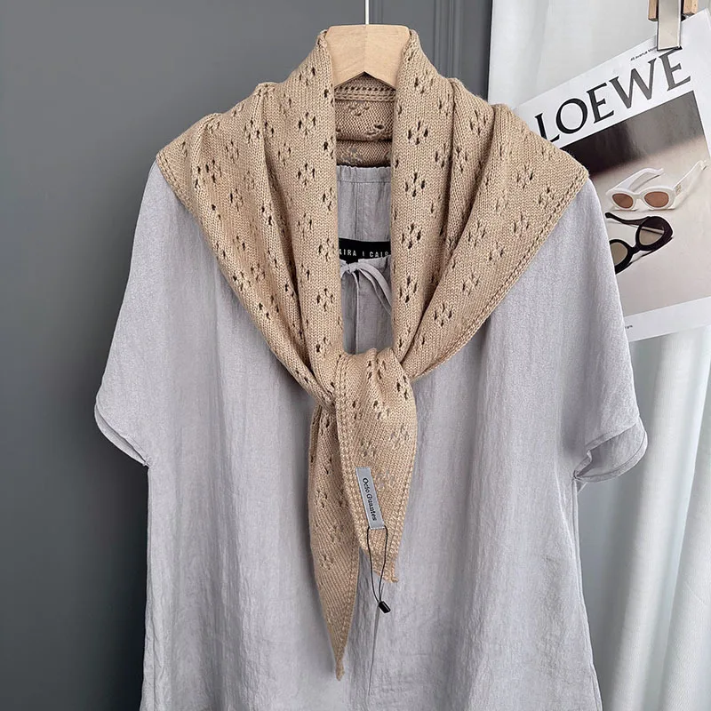 

High-quality floral hollow-out knitted scarf women, soft and thick, contains wool, suitable autumn and winter