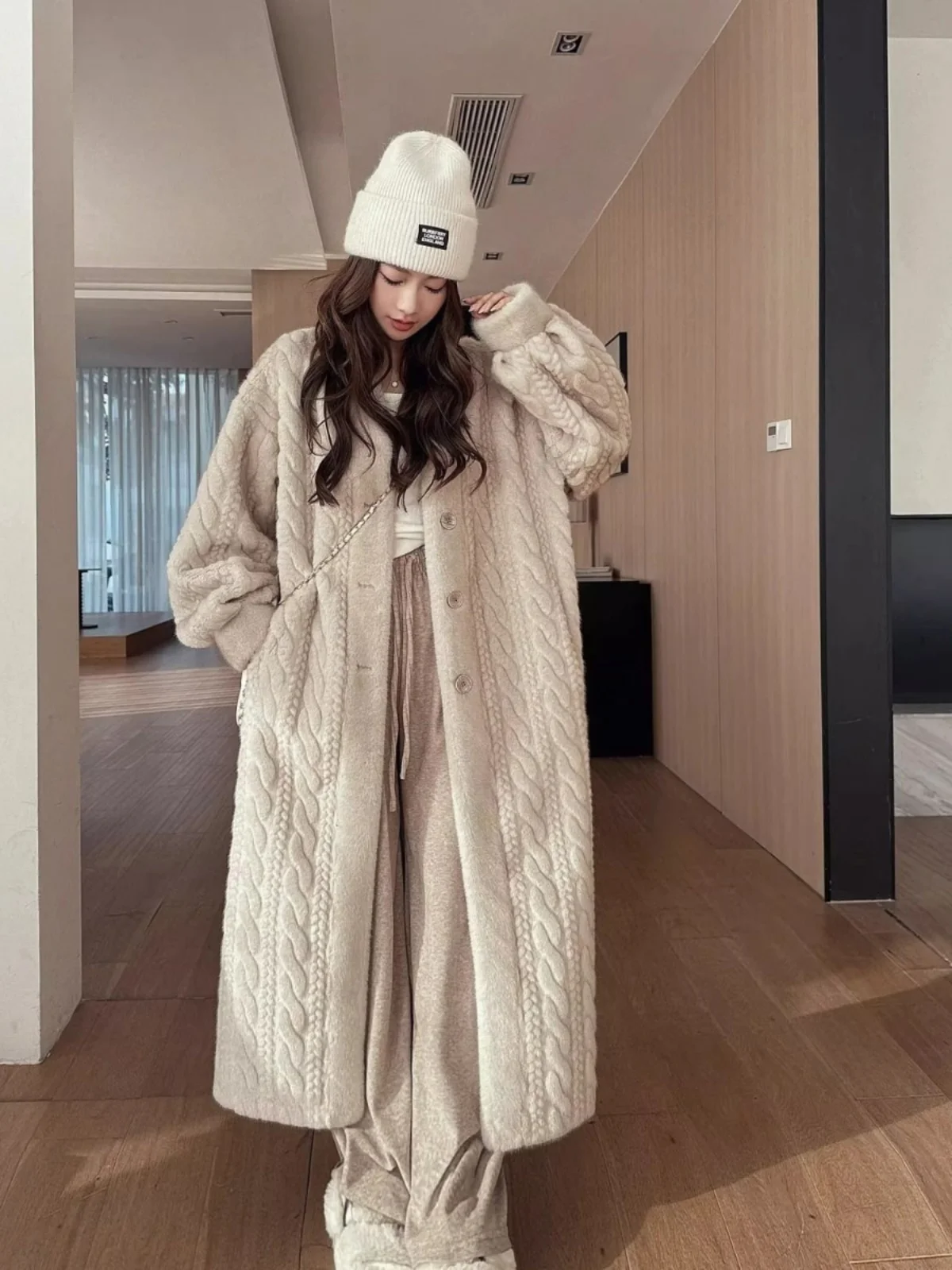 

Thiened Long Fur Jaet Women's Winter New Sle V-Ne Loose Fit Faionable Simulation Fur Coat Ele Chic Sle