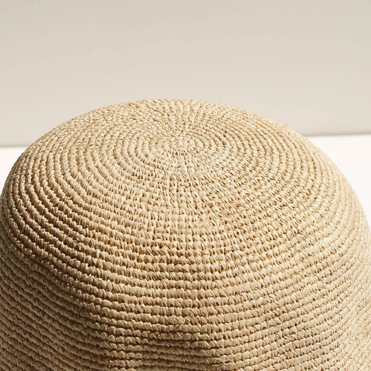 2026 Natürlicher Raffia Handgewebter Sonnenhut für Damen Sommerlicher Sonnenschutz UV-Schutz Breiter Rand Strand-Strohhut Koreanischer Designer Blockhut – Detail 5
