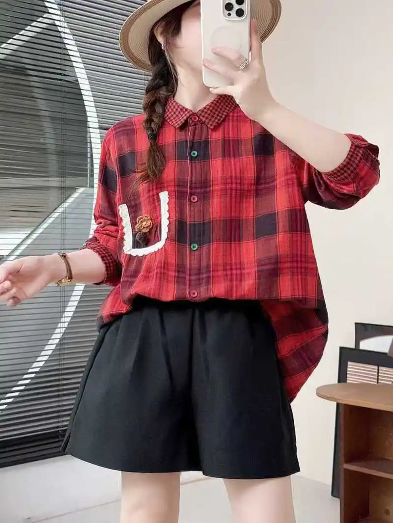 Nowa koszula z długim rękawem z bawełnianej przędzy na zimę 2025, damska koszula z klapami, haftowana w kratę, w stylu Mori Girl, vintage, casualowa, luźna bluzka w stylu OL T5N019CC