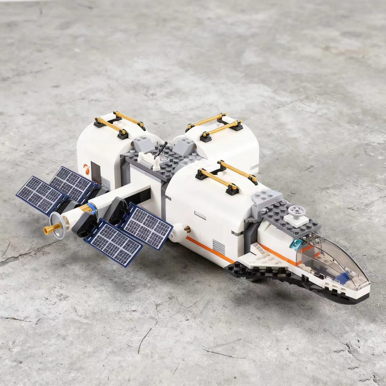 مجموعات متوافقة مع الطرف الثالث من سلسلة المدينة لبنات البناء محطة القمرية عبر الأقمار الصناعية ناسا ألعاب تجميع الفضاء للأطفال #3