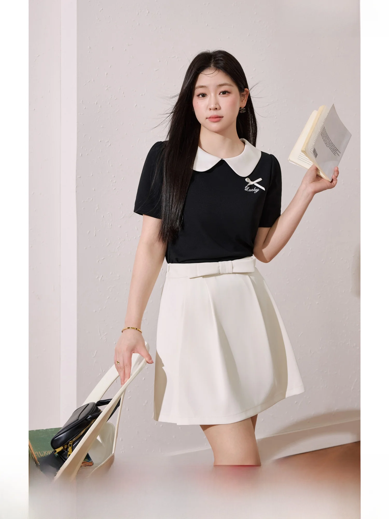 

Летний женский костюм больших размеров Blue Language: стильный комплект из топа и юбки для повседневной носки...