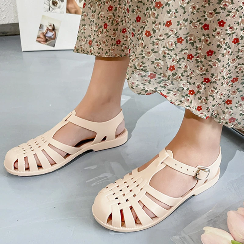 Summer 2024 Women Roman Jelly Sandals Retro Flat Transparent Crystal Beach Sandals Round Toe Casual Hollow Out Designer Shoes