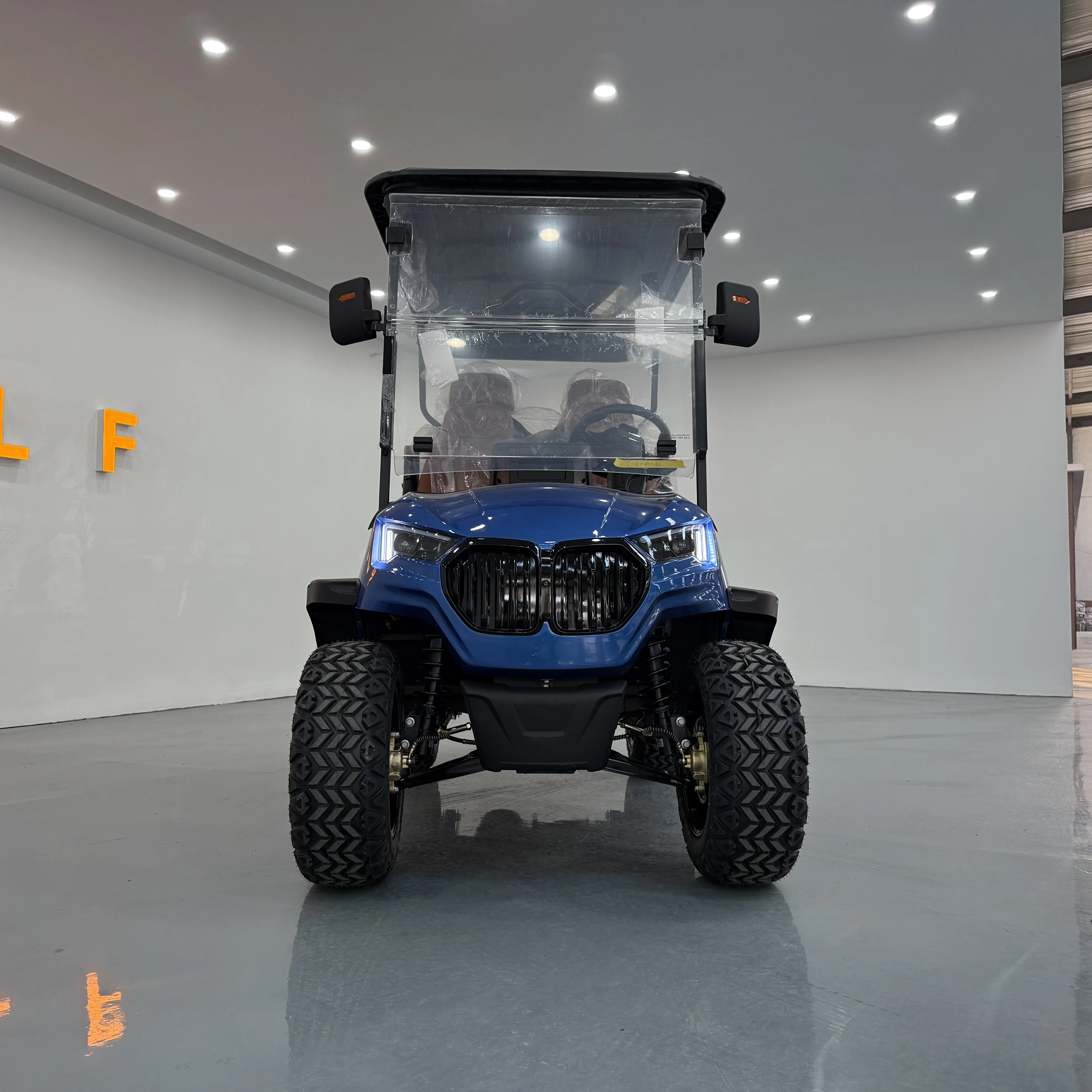 Wholesale electric golf carts with wireless charging and the latest configuration of solar powered golf cart 6 passenger