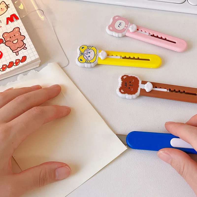 Mini Cute Cartoon Utility Knife Plastic Portable And Durable Back Clip Design Utility Knife Paper Knife