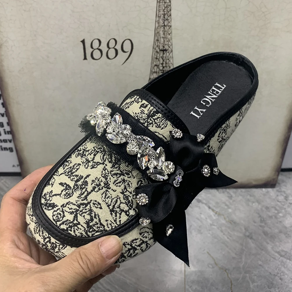 Moda w stylu Retro kapcie damskie Plus rozmiar Rhinestone kobiece półpłaskie kapcie letnie sandały damskie markowe buty damskie