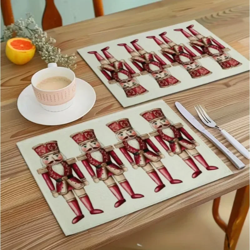Das Holiday Nut Destroyer Tischset mit goldenem Löffel-Design ist perfekt für Weihnachts-Tischsets als Heimdekoration