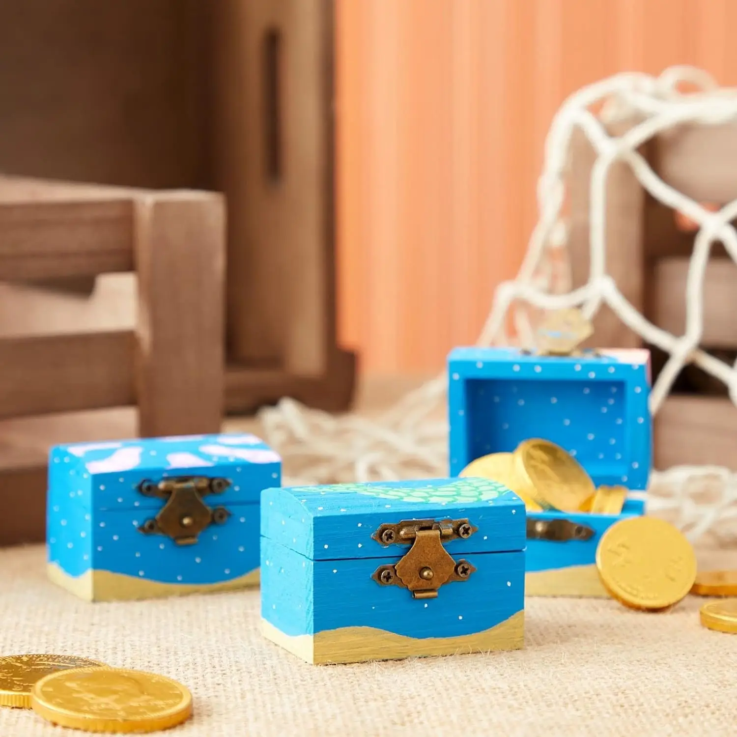 10-Pack Small Wooden Boxes with Front Clasp Unfinished Paintable Treasure for DIY Arts & Crafts Halloween Pirate Birthday Party