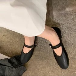 Primavera e autunno scarpe singole in morbida pelle di pecora nuove cinghie con fibbia a fondo piatto da donna Mary Jane décolleté scarpe da nonna da donna