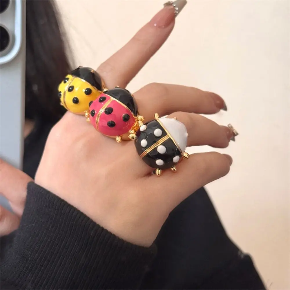 Coccinella Septempunctata الخنفساء بالتنقيط النفط الدائري الحشرات نازف النفط اللوحة الدائري الكورية نمط سبيكة مكتنزة المينا الدائري زوجين