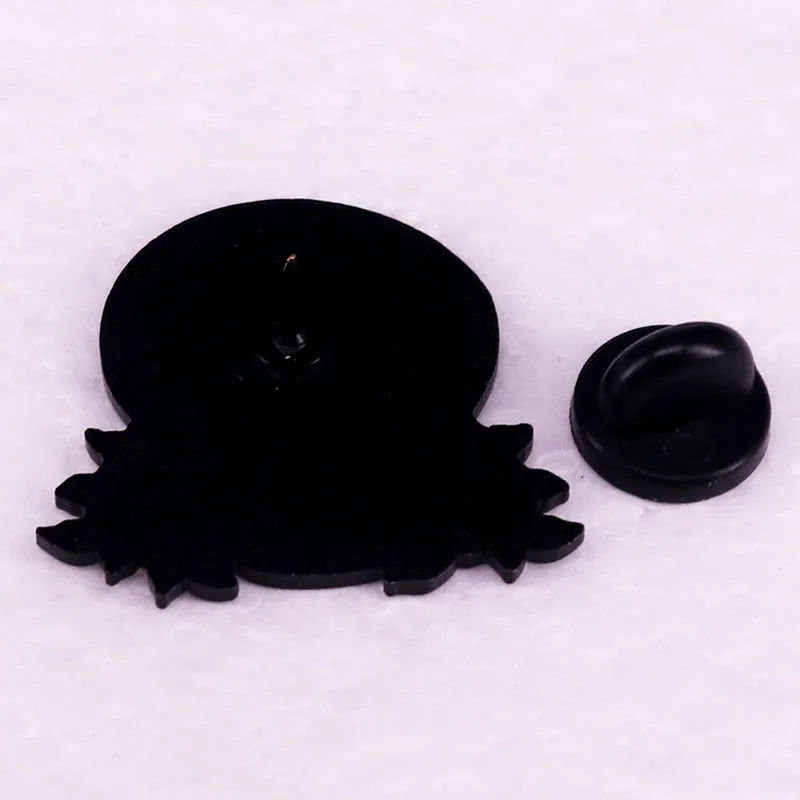 الإفراط في التفكير الجمجمة الوشم الفن المينا دبوس الصحة العقلية القلق رجل شارة بروش القوطية مجوهرات ظهره تزيين