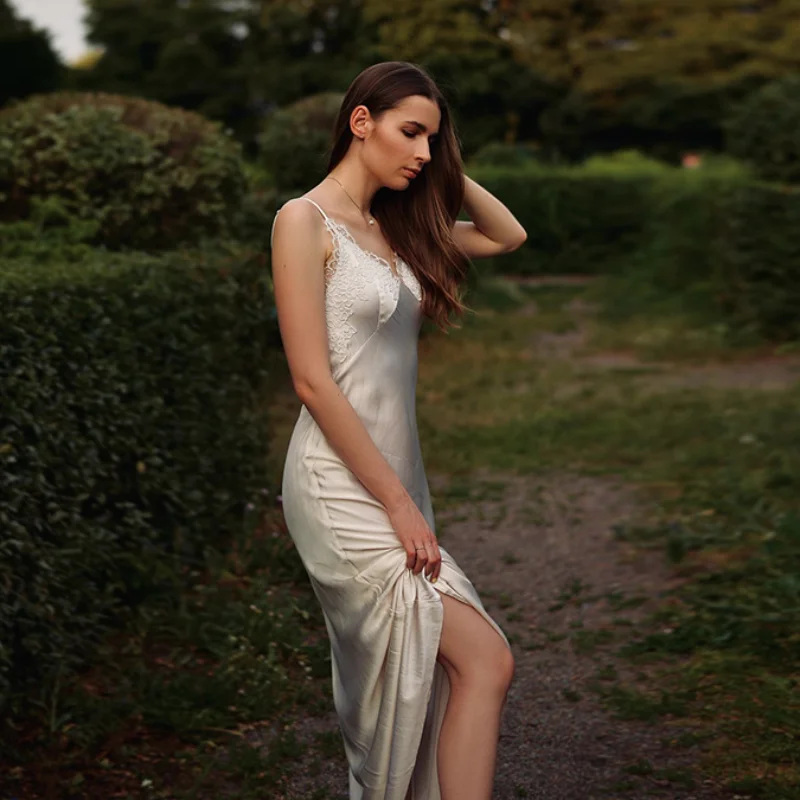 فستان كامي ماكسي أنيق بتصميم كلاسيكي من الساتان مزين بالدانتيل فساتين حريرية مصممة للسيدات خريف متواضع أنيق رومانسي للتاريخ ملابس نسائية للشارع #1