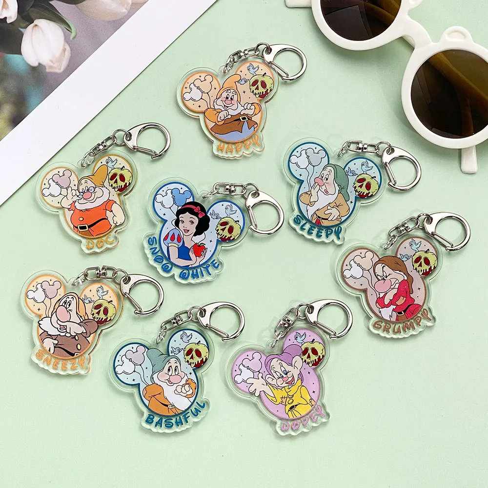 ديزني سنو وايت والأقزام السبعة سلسلة مفاتيح مصنوعة من الأكريليك كيرينغ المساعدون حقيبة كرتونية قلادة لطيف سيارة سحر الأصدقاء المشجعين هدية