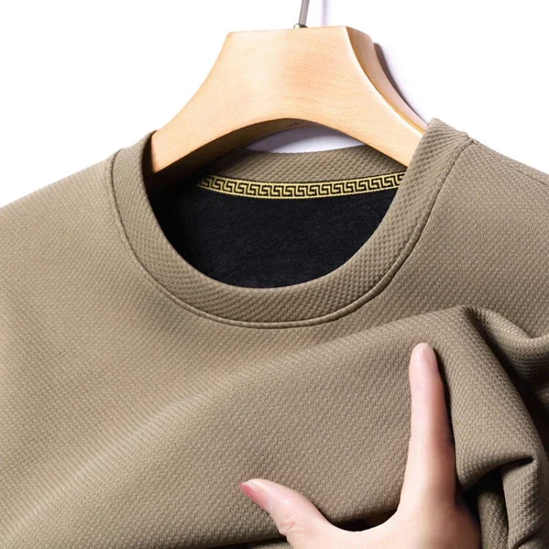 New Men's Autumn and Winter High-end Casual Trend Round Neck Long Sleeved Sweater with Thick Velvet