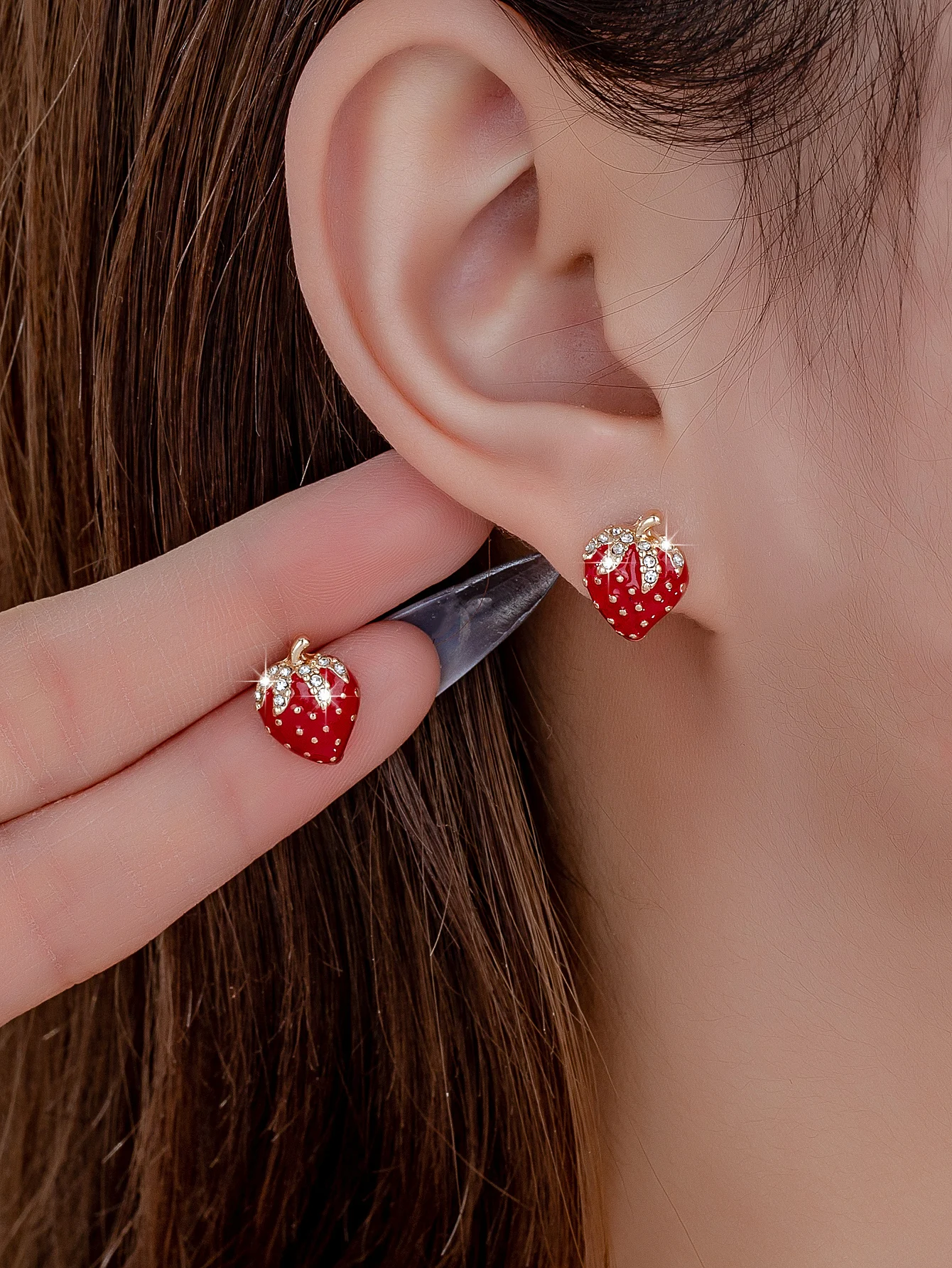 Elegant and Delicate Small Strawberry Stud Earrings - Light Luxury and High-End Stud Earrings with Rhinestones, Suitable for Women, Perfect for Everyday Wear, Weddings, and Vacations