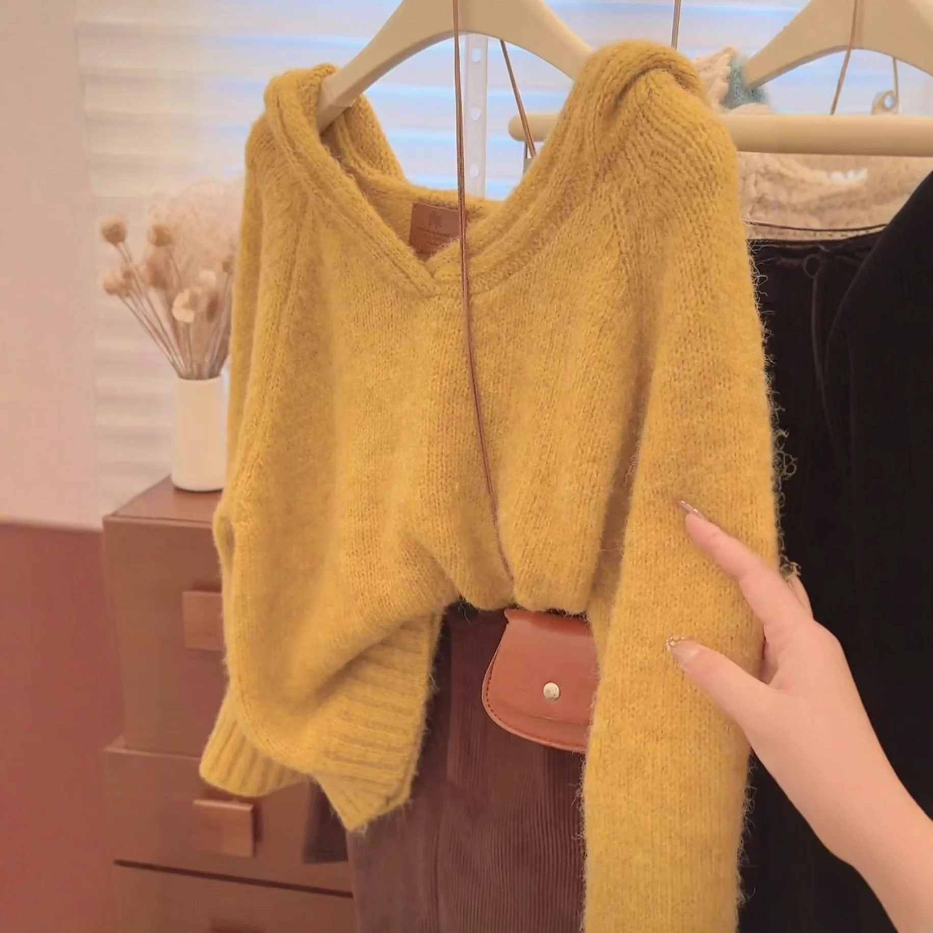 Женский осенне-зимний пушистый вязаный