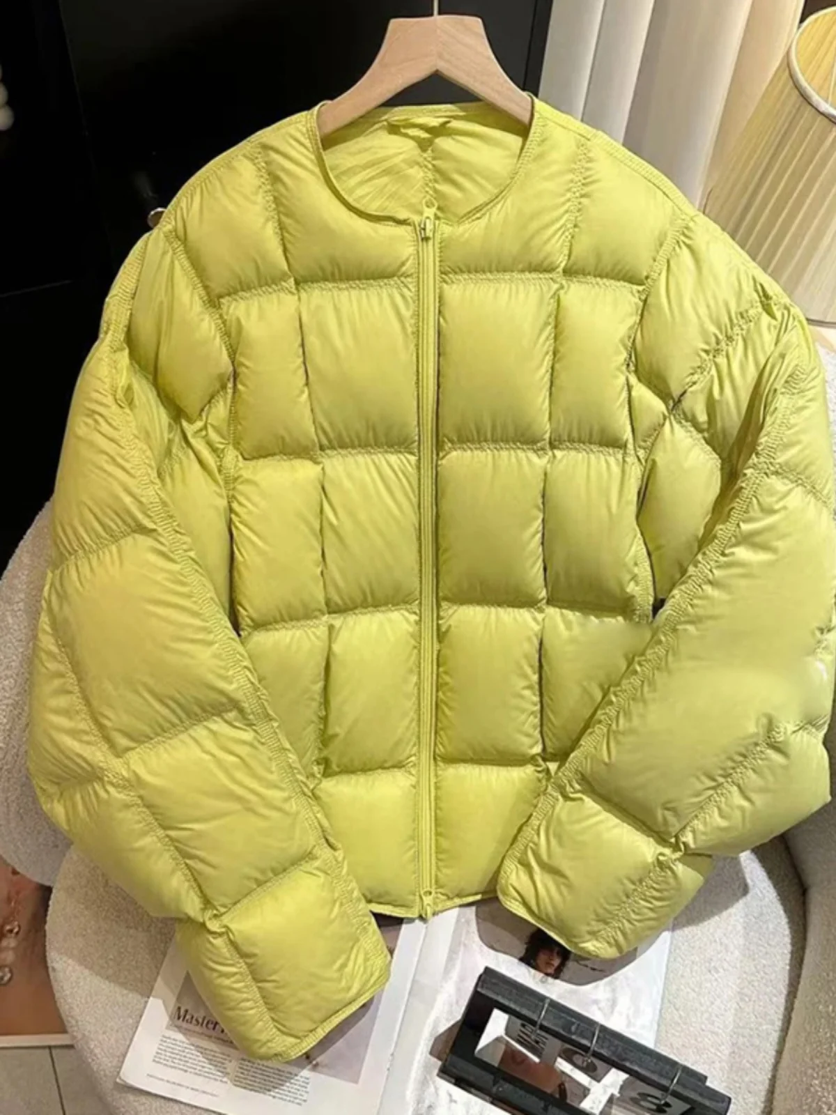 

Winter 2024 Women's round Ne Puff Sve Quilted Plaid down Jaet Loose Fit Bread Sle Outerwear Commute Faion Korean V...