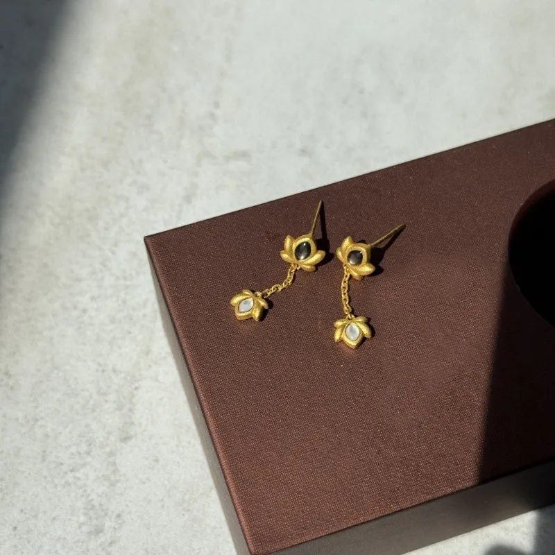 

Xiaohongshu Same Gold Lotus Fringed Stud Earrings Women's Niche Design Sense Light Luxury Fashion High Sense Earrings Earrings