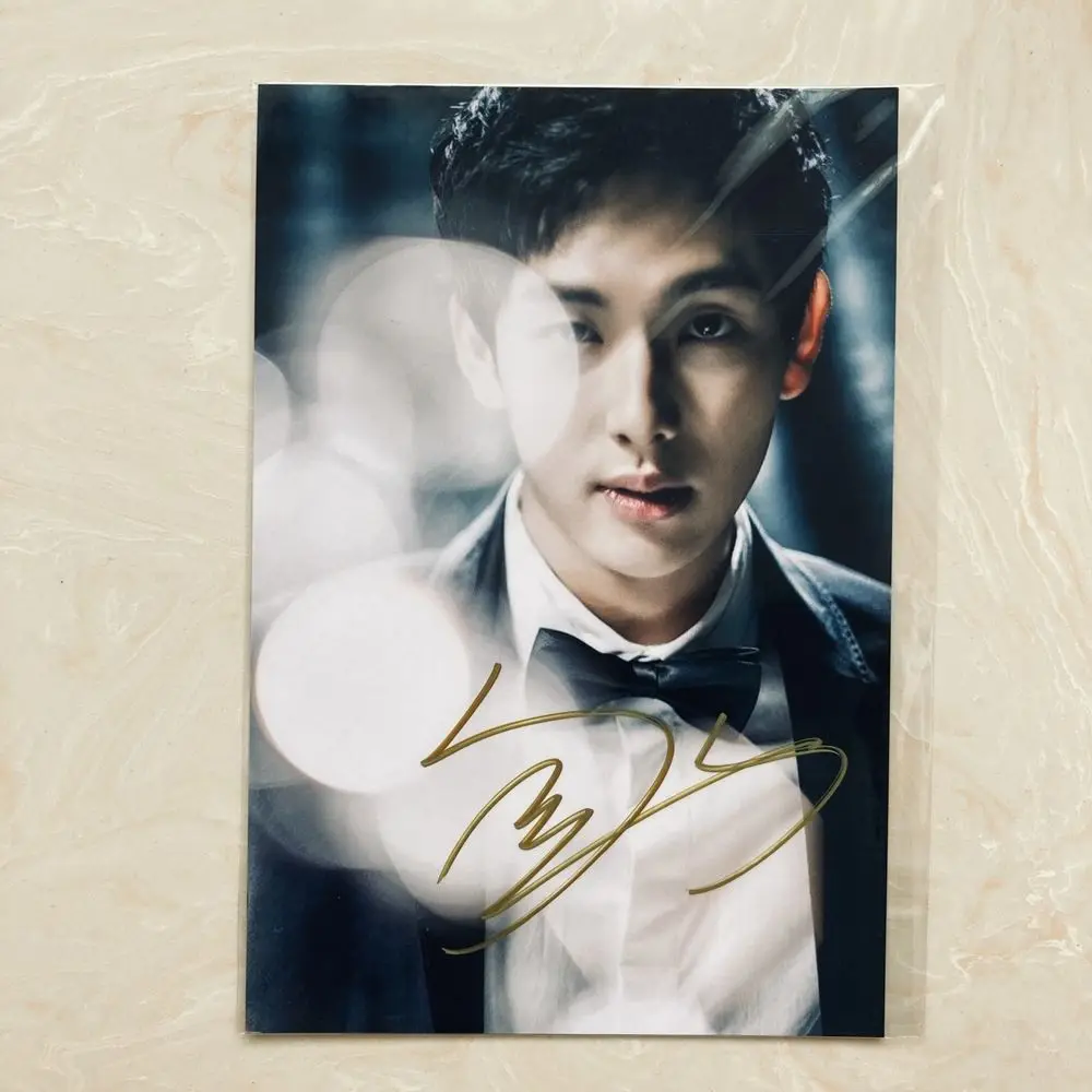 

Si-wan Yim Signature Photo Hand Signed Photo Fans Collection Gift