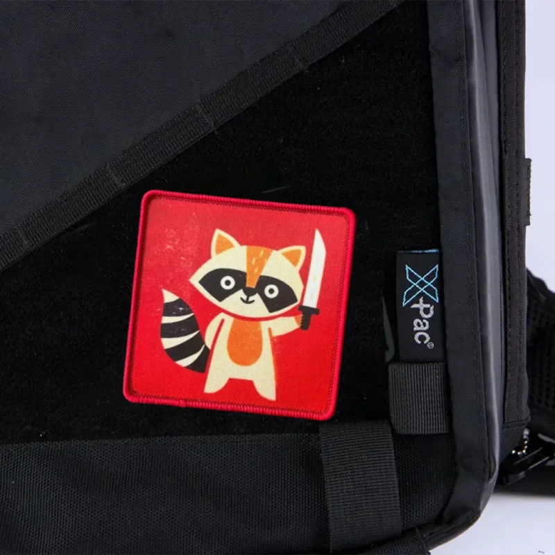 Parche táctico mapache con velcro para mochila militar - imagen 4