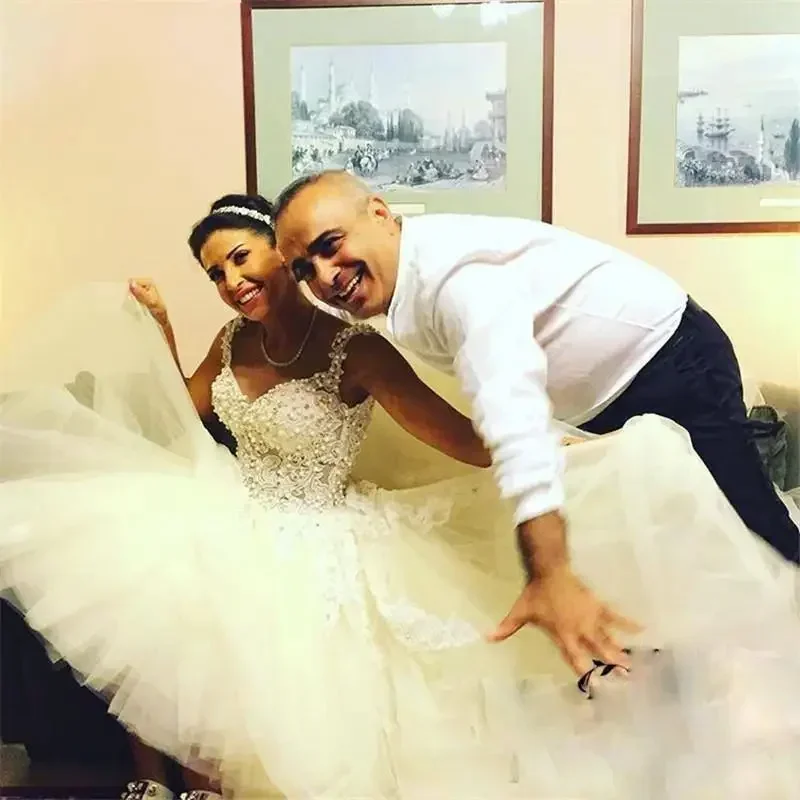 Customized  Spaghetti Straps Lace Wedding Dresses with Detachable Train  Robe De Mariage Backless Bridal Gowns with Beads