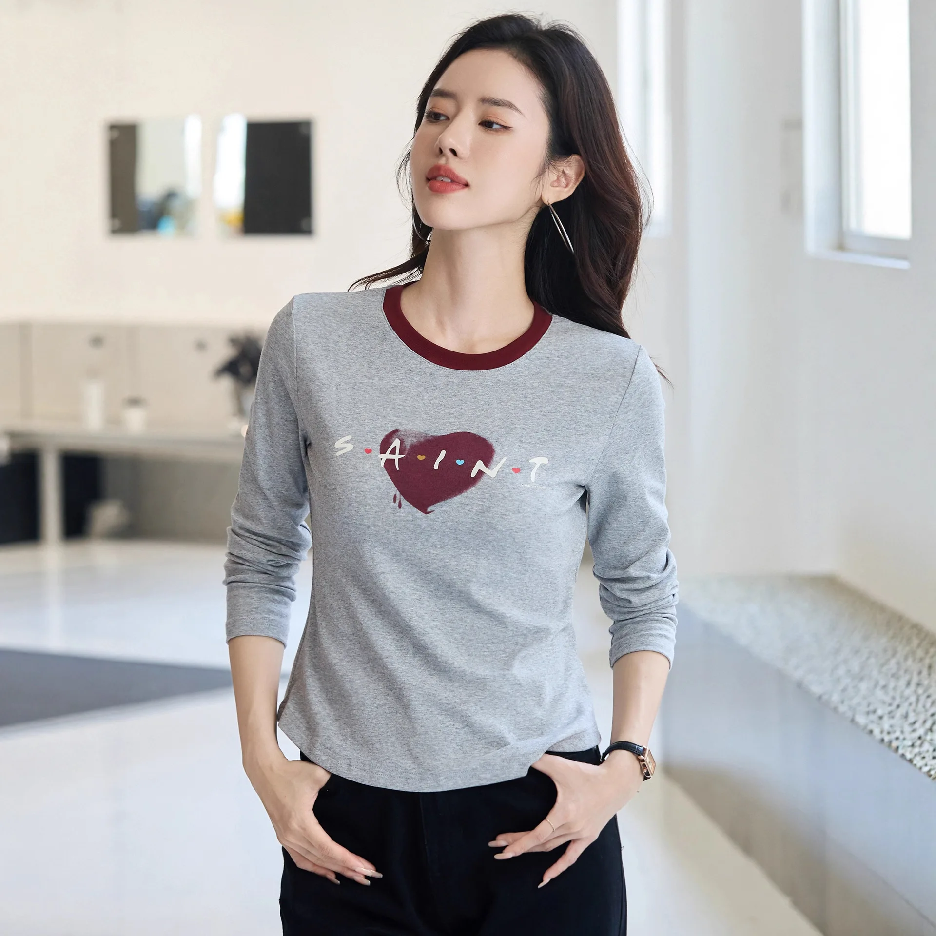 เสื้อยืดแขนยาวแฟชั่นลายหัวใจสไตล์เกาหลีทรงหลวมสำหรับผู้หญิง เสื้อผ้าคุณแม่ใส่ทำงาน แบรนด์ Sle Glass Rose