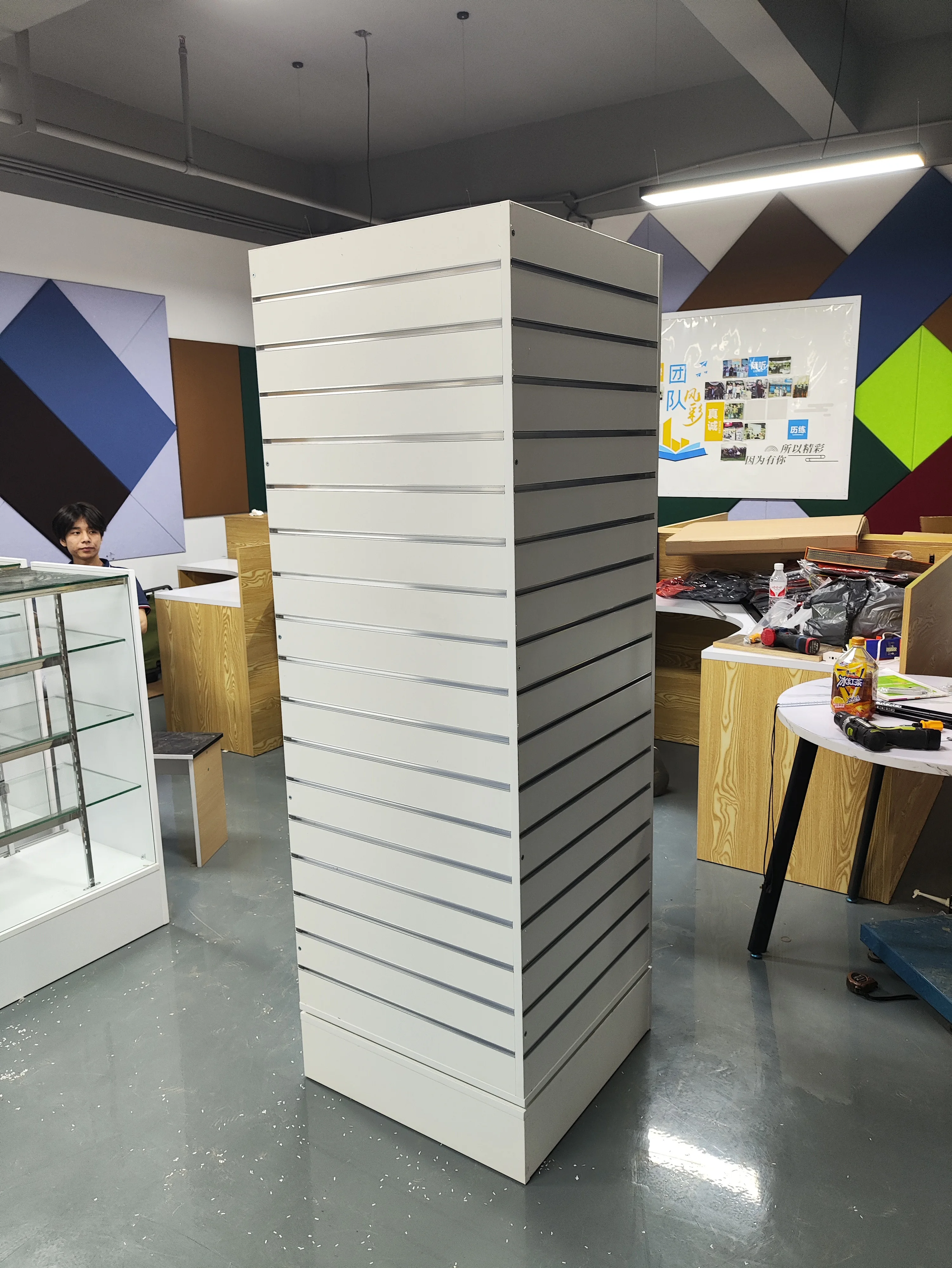 HIKUYA Fábrica Atacado H Forma Display Dupla Face Slatwall Gôndola Mdf Slatwall Expositor para Loja de Compras