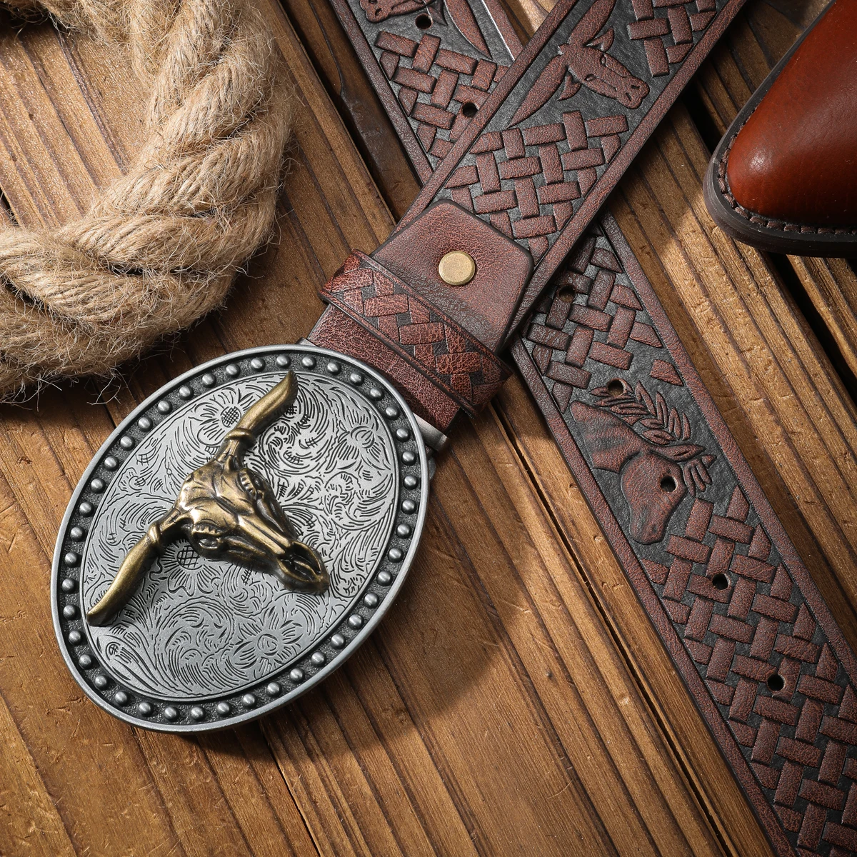 A Western Cowboy-Style Belt Suitable for Both Men and Women. PU Embossed Western-Style Buckle Belt. Unique and Retro