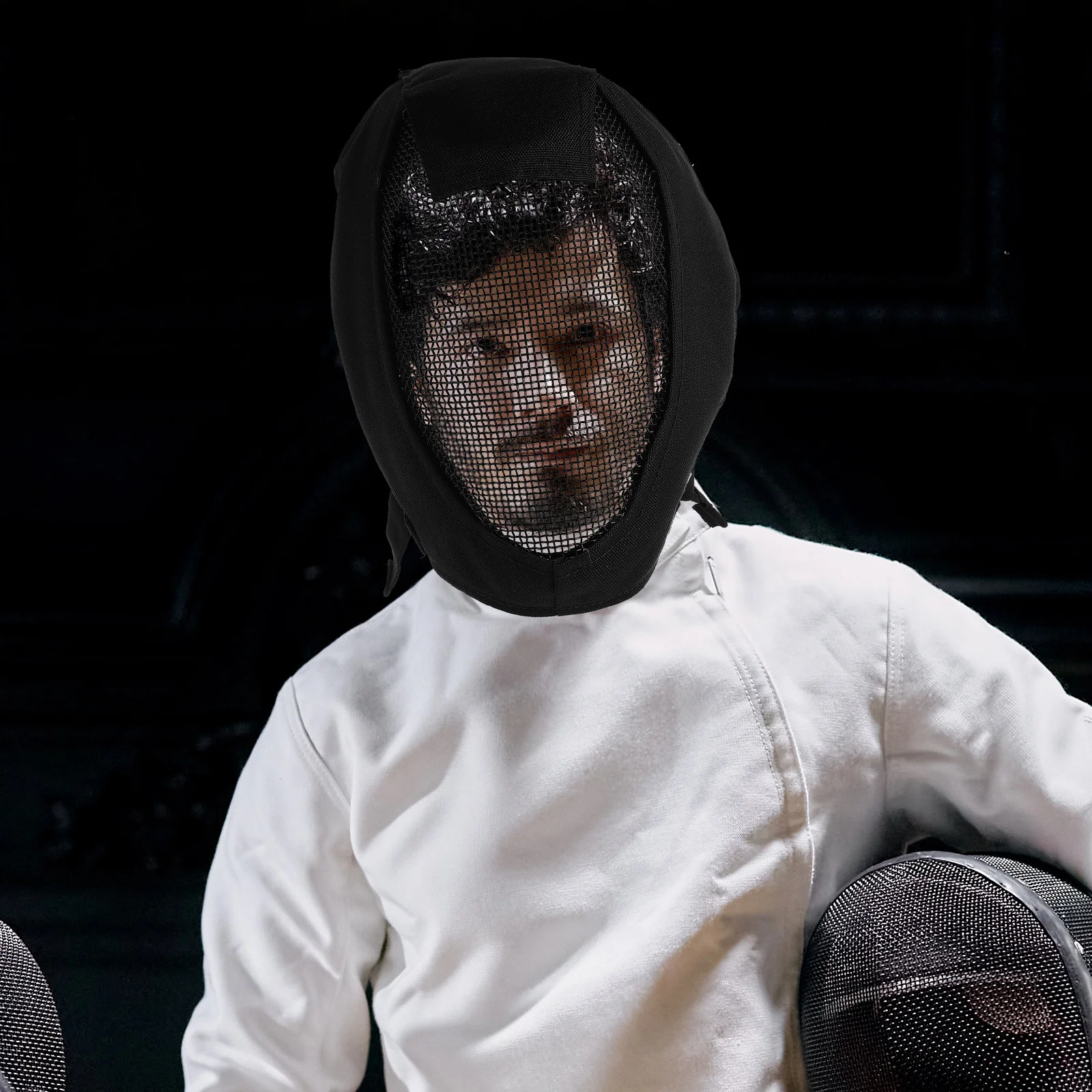 قطعة واحدة من قناع الألعاب الخارجية القابل للتنفس لكامل الوجه قناع سياج واقي للتدريب الرياضي والمنافسة يستخدم تصميمًا خفيفًا