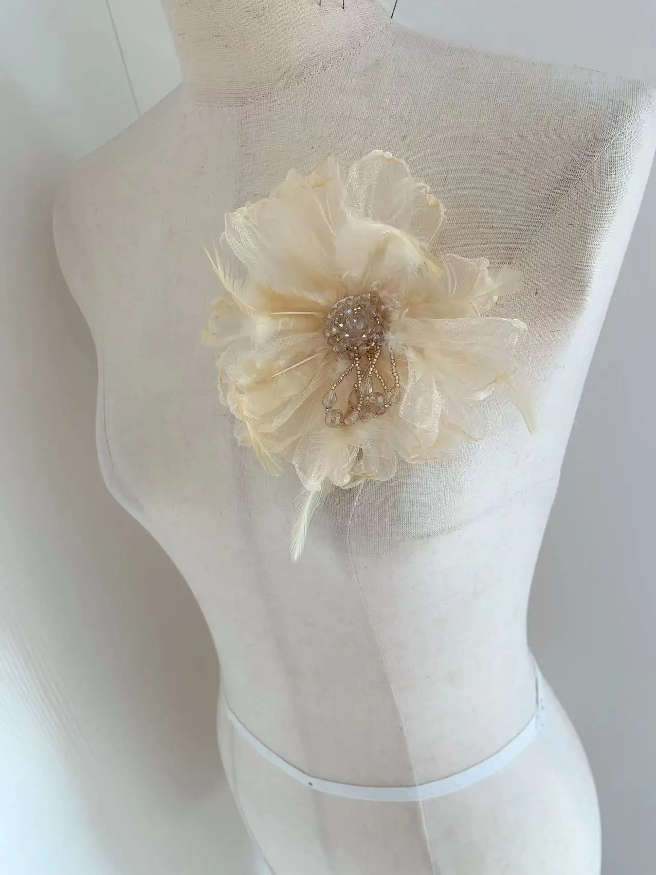 

1 Piece 3D Apricot Floral Patch Feather Beaded Applique for Wedding Dress,Couture Headpiece Accessories,Dance Costume