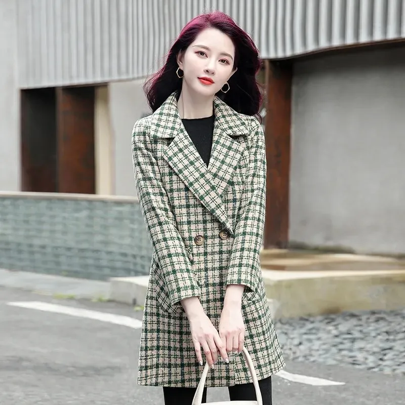 

2023 New Women's Wool Blends Coats Winter Autumn Fashion Elegant Mother Turtleneck Plaid Slim Long Tweed Woolen Outerwear Female