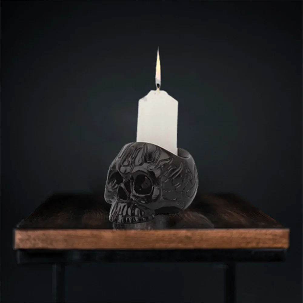 1pc Skull Candle Holder Skeleton Candlestick Holder Resin Candlestick Crafts for Party Halloween Christmas Home Decor