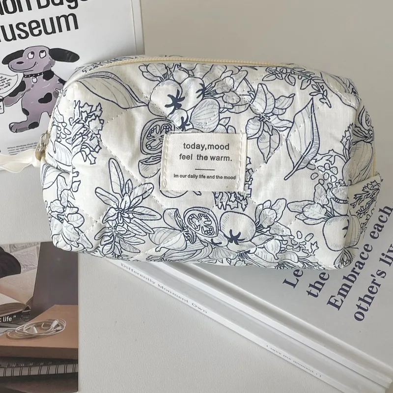 

Vintage Flower Women Cosmetic Bag Portable Zipper Makeup Travel Organizer Female Handbag Toiletry Quilting Pouch