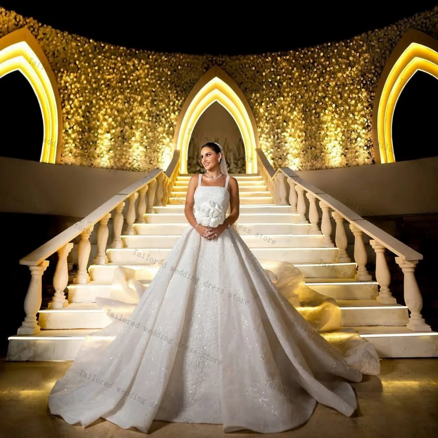 Cristalli di lusso Pietra Abiti da sposa da donna Glitter Sexy scollo quadrato senza maniche Abito da sera da sposa Abito personalizzato con lacci sul retro