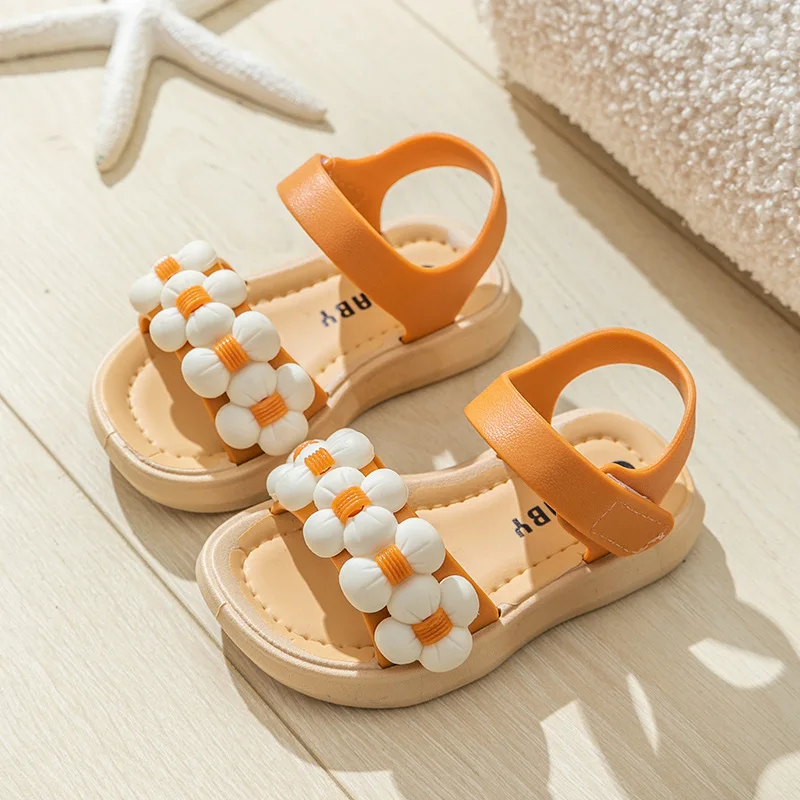 Pantofole per bambini di nuova moda estate ragazze fiori bagno casa scarpe da spiaggia antiscivolo indossabili sandali con fibbia per bambini con