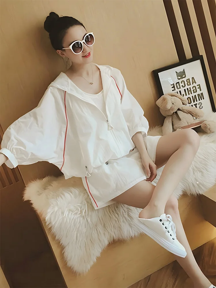 

Fashionable Casual Sports Set Women's Summer Thin Sun Protection Jacket Loose Shorts Running Suit Two-Piece Set Breathable Co...